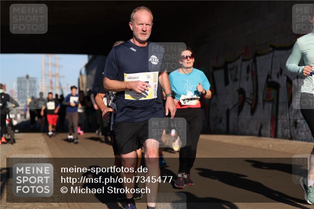 06.10.2024 - 19. swb-Marathon Bremen Michael Strokosch http://msf.ph/oto/7345477 06.10.2024 10:17:20 Laufen 8717, 85 meine-sportfotos.de