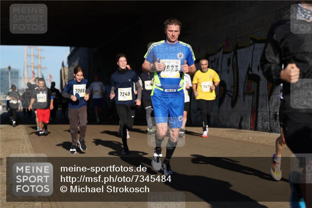 06.10.2024 - 19. swb-Marathon Bremen Michael Strokosch http://msf.ph/oto/7345484 06.10.2024 10:17:22 Laufen 1823, 7066, 747, 110, 7249, 8367 meine-sportfotos.de