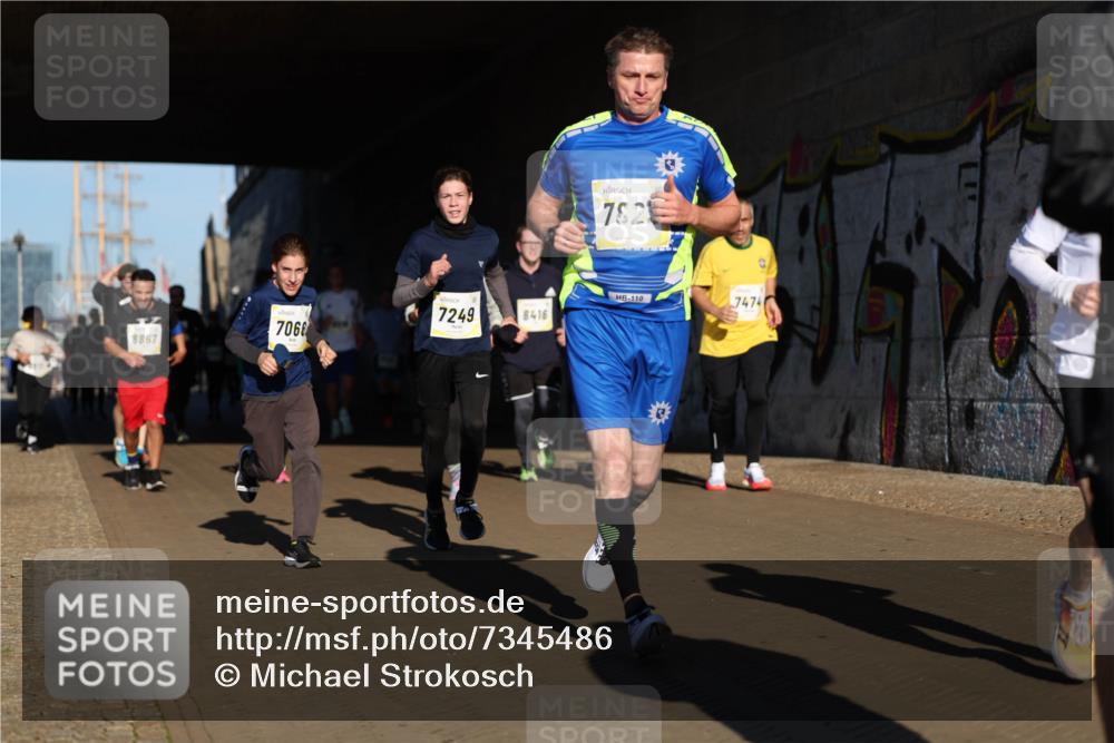 06.10.2024 - 19. swb-Marathon Bremen Michael Strokosch http://msf.ph/oto/7345486 06.10.2024 10:17:22 Laufen 7249, 8416, 7068, 8867, 782, 110, 7474 meine-sportfotos.de