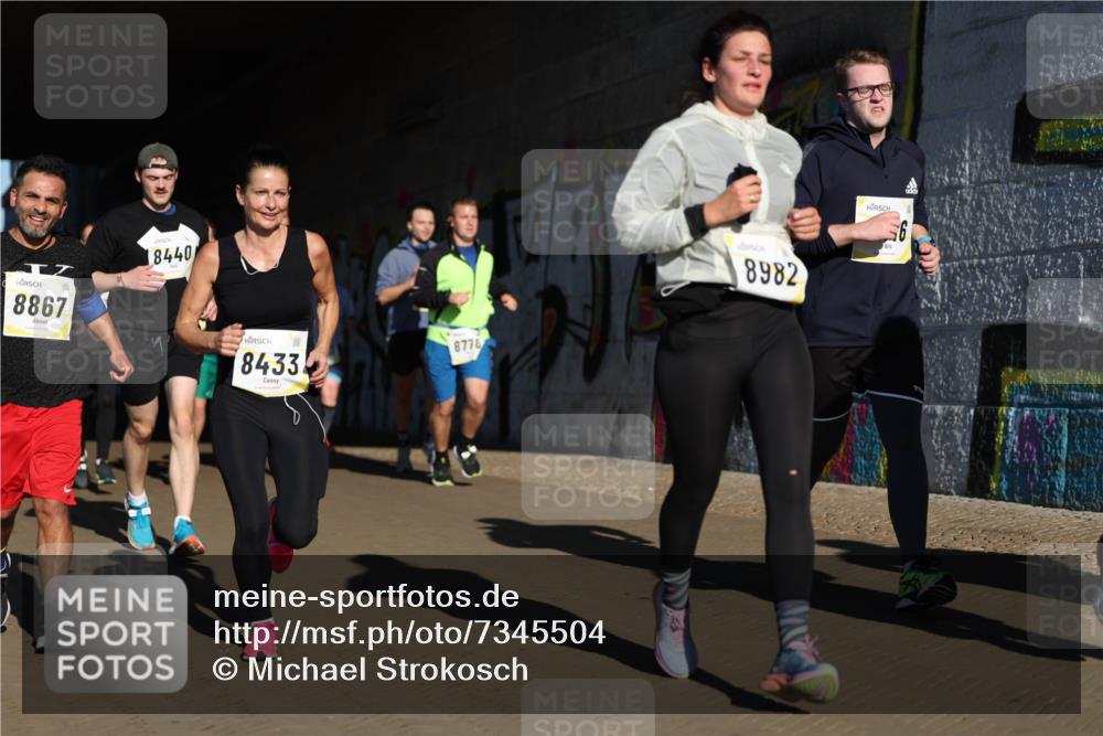 06.10.2024 - 19. swb-Marathon Bremen Michael Strokosch http://msf.ph/oto/7345504 06.10.2024 10:17:26 Laufen 8867, 18440, 8433, 8776, 8982, 6 meine-sportfotos.de