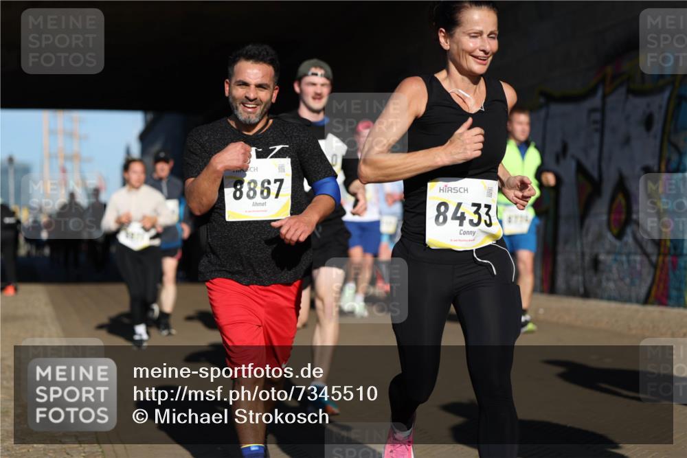06.10.2024 - 19. swb-Marathon Bremen Michael Strokosch http://msf.ph/oto/7345510 06.10.2024 10:17:27 Laufen 8867, 0, 8433, 4775 meine-sportfotos.de
