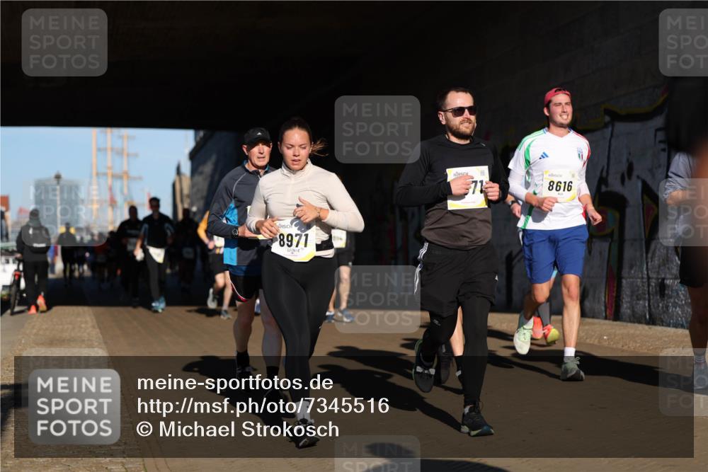 06.10.2024 - 19. swb-Marathon Bremen Michael Strokosch http://msf.ph/oto/7345516 06.10.2024 10:17:28 Laufen 8971, 216, 71, 8616 meine-sportfotos.de