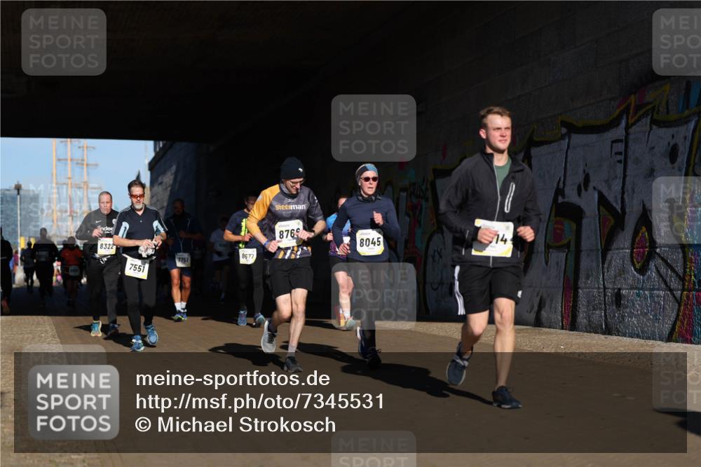 06.10.2024 - 19. swb-Marathon Bremen Michael Strokosch http://msf.ph/oto/7345531 06.10.2024 10:17:31 Laufen 8322, 7551, 7751, 4, 8677, 8769, 8045, 14 meine-sportfotos.de