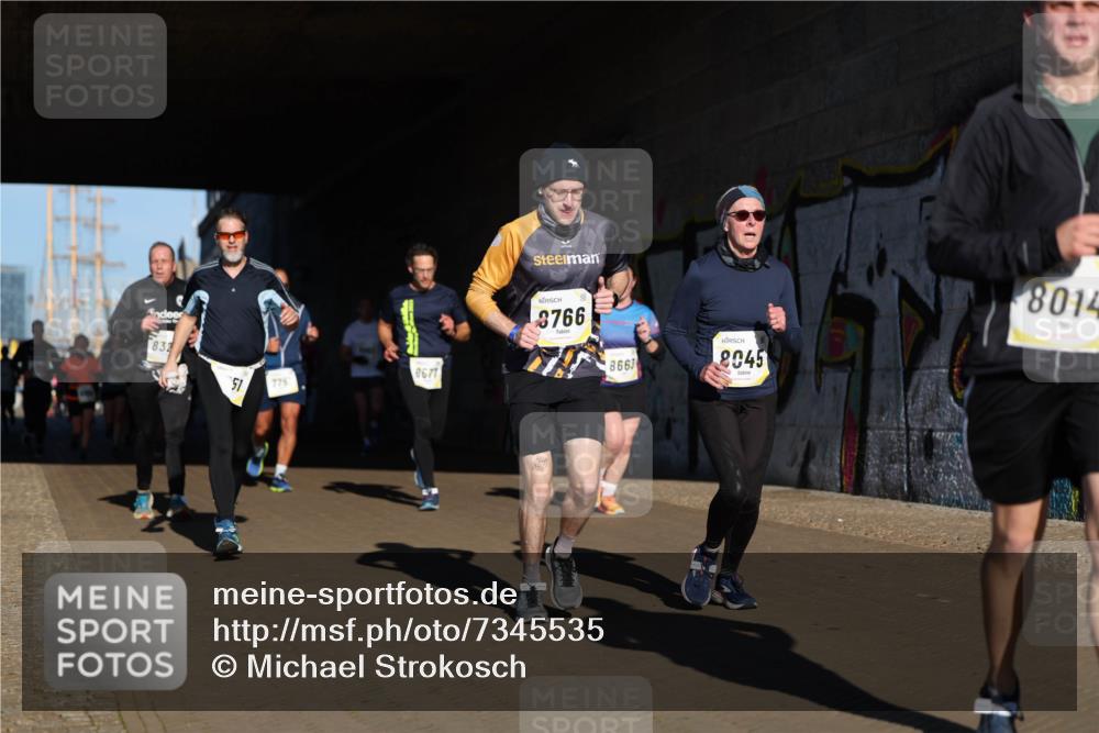 06.10.2024 - 19. swb-Marathon Bremen Michael Strokosch http://msf.ph/oto/7345535 06.10.2024 10:17:32 Laufen 832, 51, 775, 8677, 3766, 8663, 8045, 8014 meine-sportfotos.de