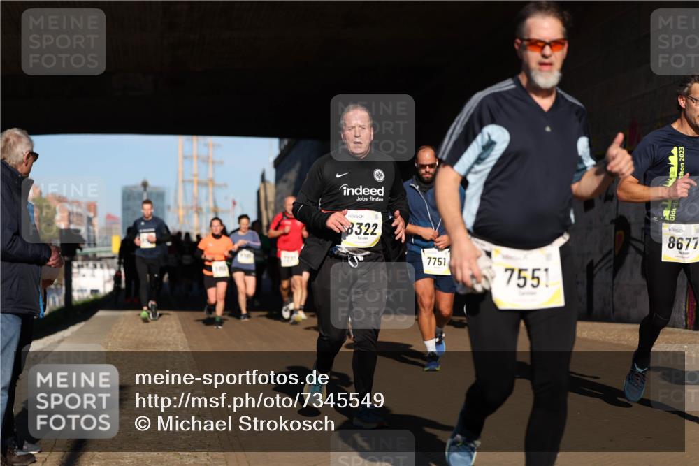06.10.2024 - 19. swb-Marathon Bremen Michael Strokosch http://msf.ph/oto/7345549 06.10.2024 10:17:35 Laufen 8322, 7751, 7551, 2023, 8677 meine-sportfotos.de