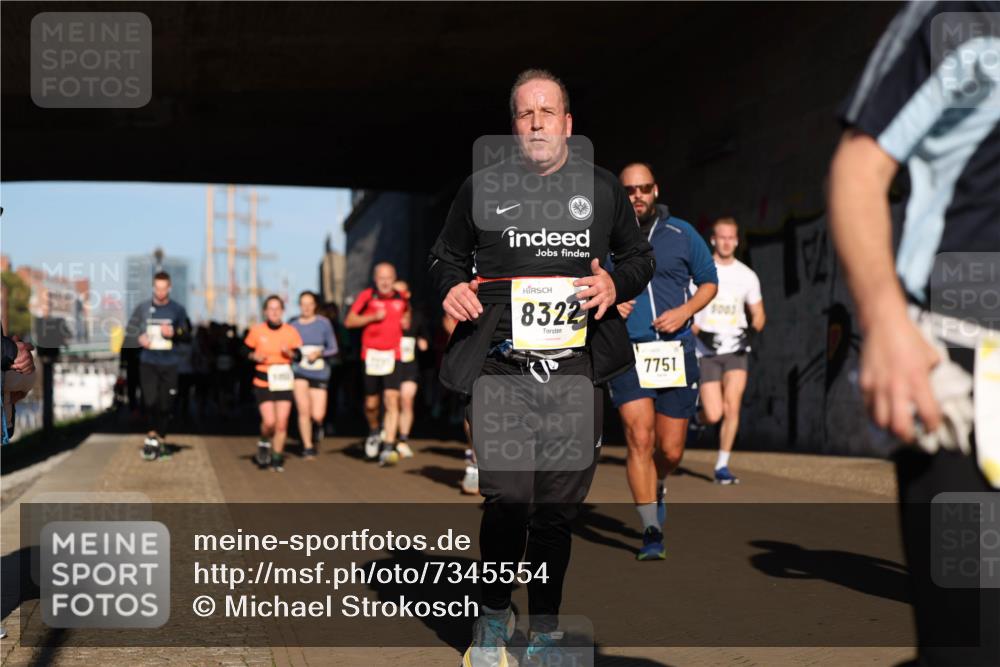 06.10.2024 - 19. swb-Marathon Bremen Michael Strokosch http://msf.ph/oto/7345554 06.10.2024 10:17:36 Laufen 8322, 7751, 3003 meine-sportfotos.de