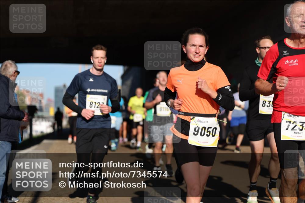 06.10.2024 - 19. swb-Marathon Bremen Michael Strokosch http://msf.ph/oto/7345574 06.10.2024 10:17:41 Laufen 812, 9050, 83, 723 meine-sportfotos.de
