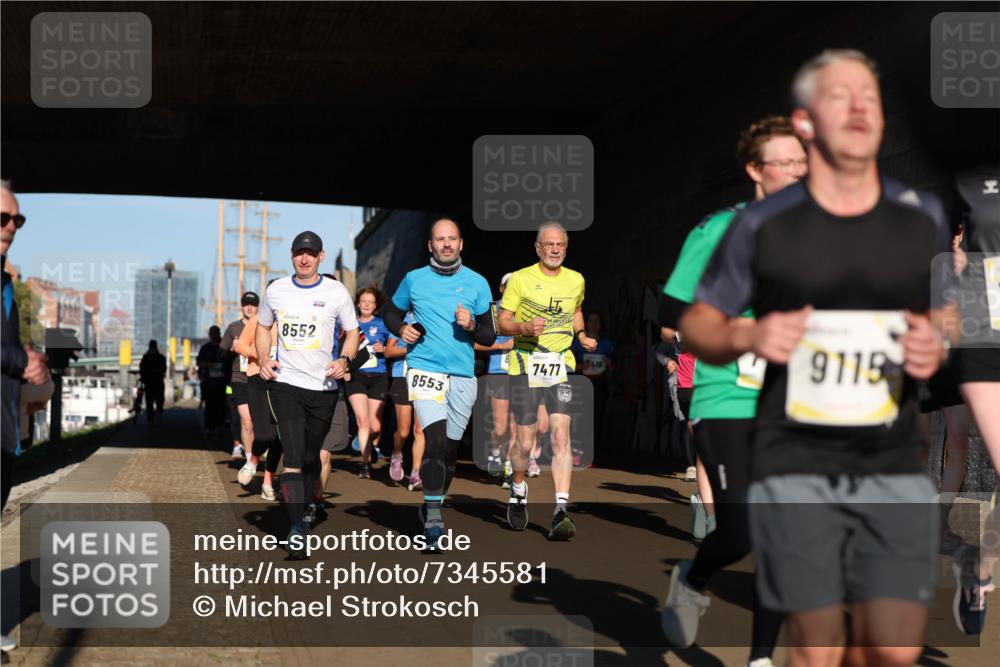 06.10.2024 - 19. swb-Marathon Bremen Michael Strokosch http://msf.ph/oto/7345581 06.10.2024 10:17:43 Laufen 8552, 418, 7477, 8553, 9115 meine-sportfotos.de