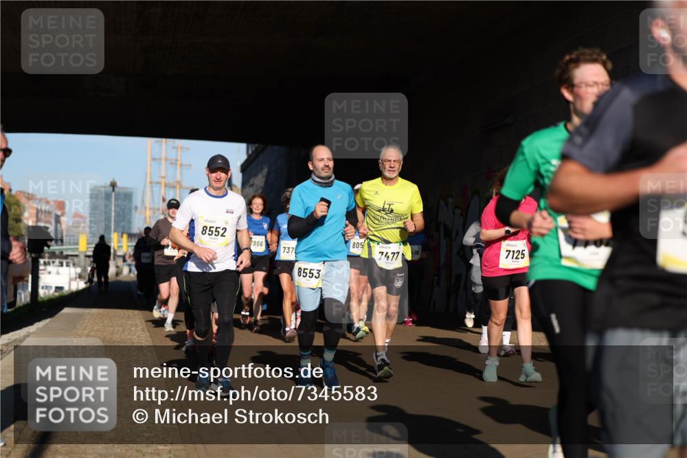 06.10.2024 - 19. swb-Marathon Bremen Michael Strokosch http://msf.ph/oto/7345583 06.10.2024 10:17:43 Laufen 8552, 7806, 737, 8553, 805, 7477, 7125 meine-sportfotos.de