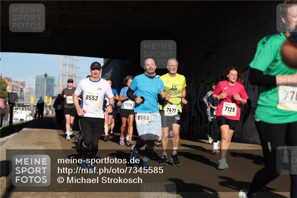 06.10.2024 - 19. swb-Marathon Bremen Michael Strokosch http://msf.ph/oto/7345585 06.10.2024 10:17:43 Laufen 7782, 8552, 7379, 8553, 7477, 7125, 776 meine-sportfotos.de
