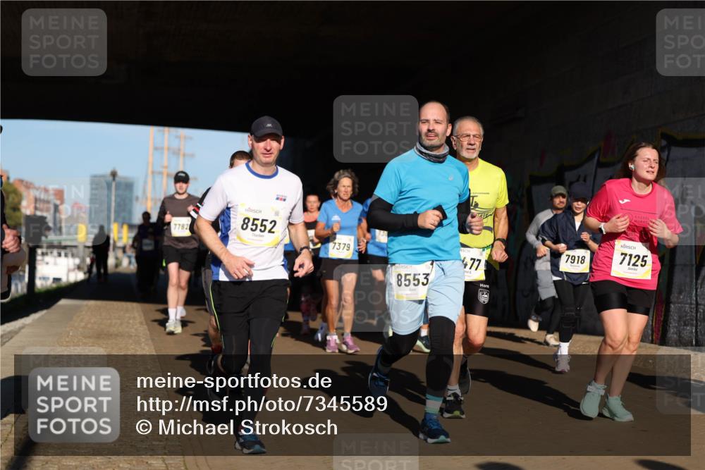 06.10.2024 - 19. swb-Marathon Bremen Michael Strokosch http://msf.ph/oto/7345589 06.10.2024 10:17:44 Laufen 7782, 8552, 7379, 8553, 477, 7918, 7125 meine-sportfotos.de