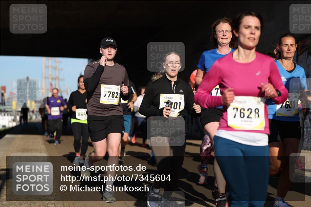 06.10.2024 - 19. swb-Marathon Bremen Michael Strokosch http://msf.ph/oto/7345604 06.10.2024 10:17:47 Laufen 864, 7782, 01, 1, 7628, 600 meine-sportfotos.de