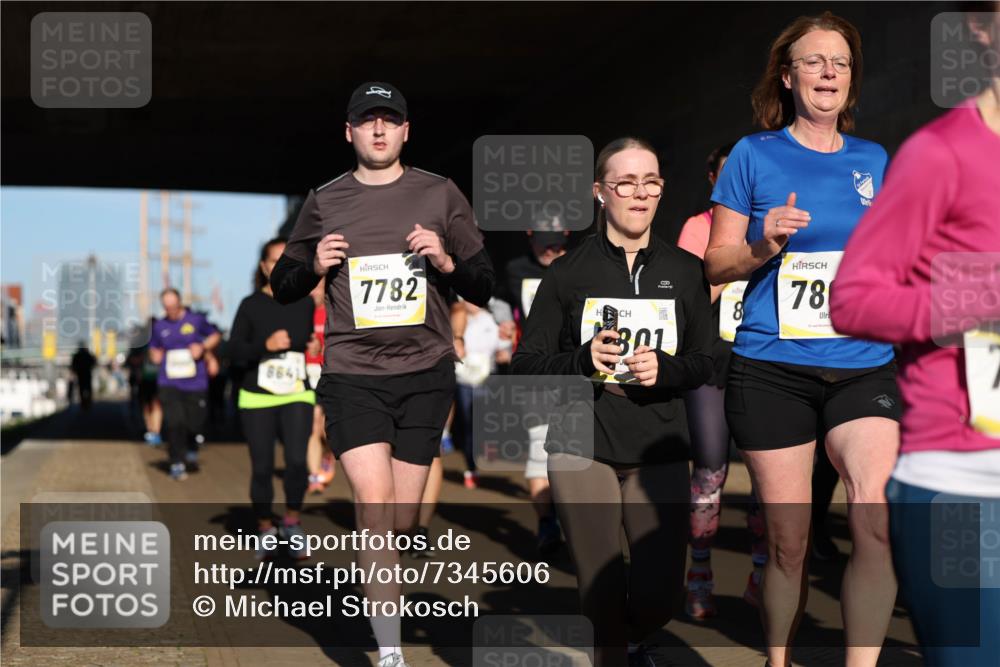 06.10.2024 - 19. swb-Marathon Bremen Michael Strokosch http://msf.ph/oto/7345606 06.10.2024 10:17:48 Laufen 8641, 7782, 301, 8, 78 meine-sportfotos.de