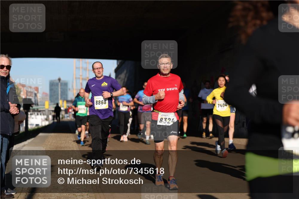 06.10.2024 - 19. swb-Marathon Bremen Michael Strokosch http://msf.ph/oto/7345618 06.10.2024 10:17:51 Laufen 4075, 8868, 8324, 7404 meine-sportfotos.de