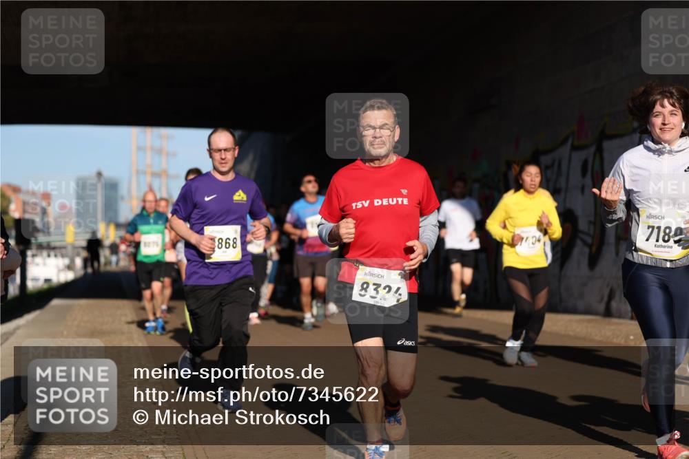 06.10.2024 - 19. swb-Marathon Bremen Michael Strokosch http://msf.ph/oto/7345622 06.10.2024 10:17:51 Laufen 7180, 868, 8324 meine-sportfotos.de