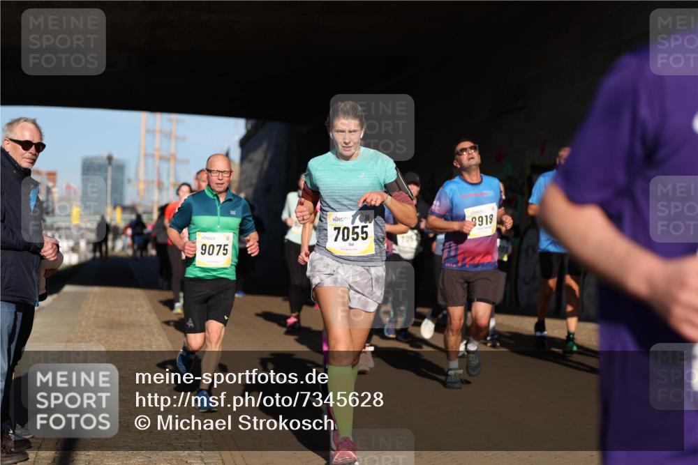 06.10.2024 - 19. swb-Marathon Bremen Michael Strokosch http://msf.ph/oto/7345628 06.10.2024 10:17:53 Laufen 9075, 7055, 9918 meine-sportfotos.de