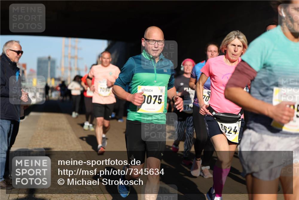 06.10.2024 - 19. swb-Marathon Bremen Michael Strokosch http://msf.ph/oto/7345634 06.10.2024 10:17:55 Laufen 7090, 075, 874, 70, 8624 meine-sportfotos.de