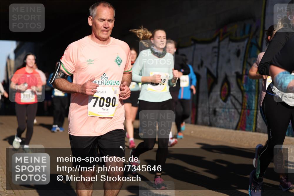 06.10.2024 - 19. swb-Marathon Bremen Michael Strokosch http://msf.ph/oto/7345646 06.10.2024 10:17:57 Laufen 2557, 7090, 9 meine-sportfotos.de