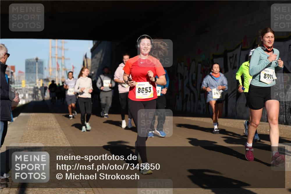 06.10.2024 - 19. swb-Marathon Bremen Michael Strokosch http://msf.ph/oto/7345650 06.10.2024 10:17:58 Laufen 8653, 9, 8479, 3 meine-sportfotos.de