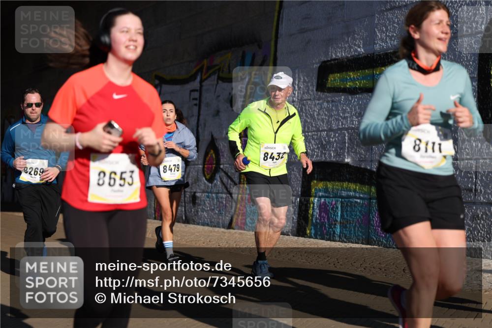 06.10.2024 - 19. swb-Marathon Bremen Michael Strokosch http://msf.ph/oto/7345656 06.10.2024 10:17:59 Laufen 8269, 8479, 8653, 8432, 8111 meine-sportfotos.de