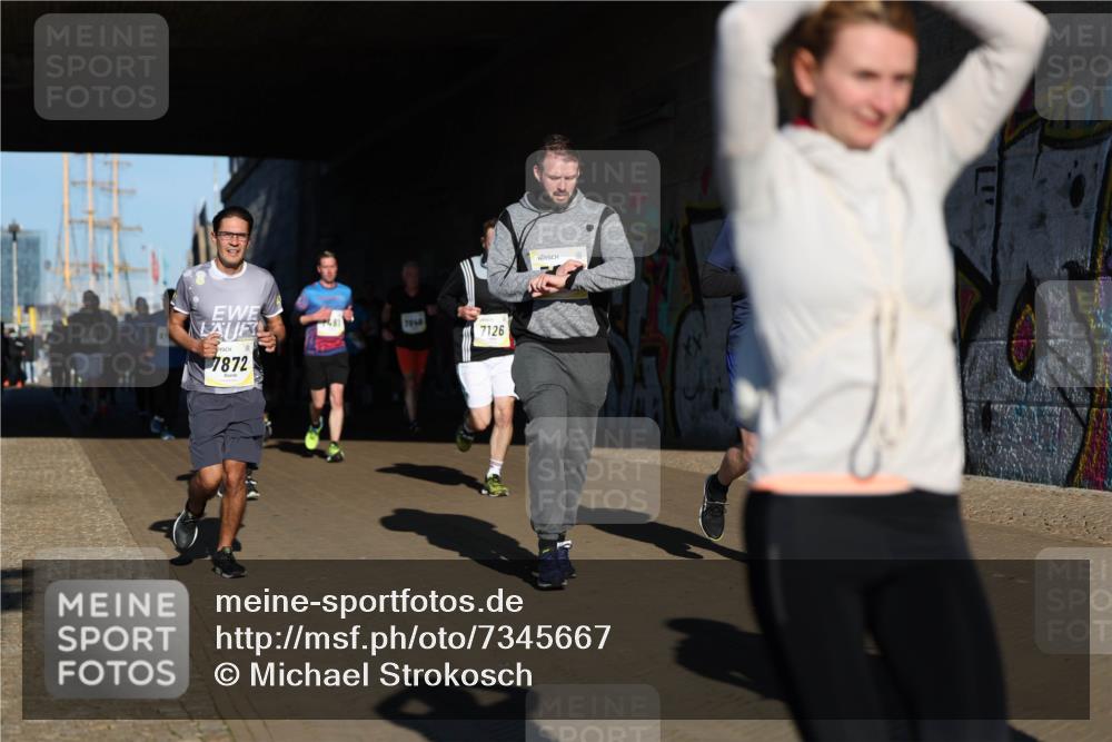 06.10.2024 - 19. swb-Marathon Bremen Michael Strokosch http://msf.ph/oto/7345667 06.10.2024 10:18:02 Laufen 7872, 7844, 7126 meine-sportfotos.de