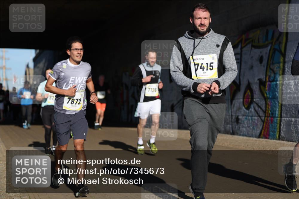 06.10.2024 - 19. swb-Marathon Bremen Michael Strokosch http://msf.ph/oto/7345673 06.10.2024 10:18:03 Laufen 822, 7872, 7126, 7415 meine-sportfotos.de