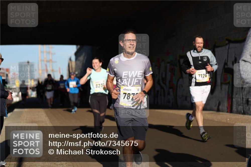 06.10.2024 - 19. swb-Marathon Bremen Michael Strokosch http://msf.ph/oto/7345675 06.10.2024 10:18:04 Laufen 823, 7873, 7126 meine-sportfotos.de