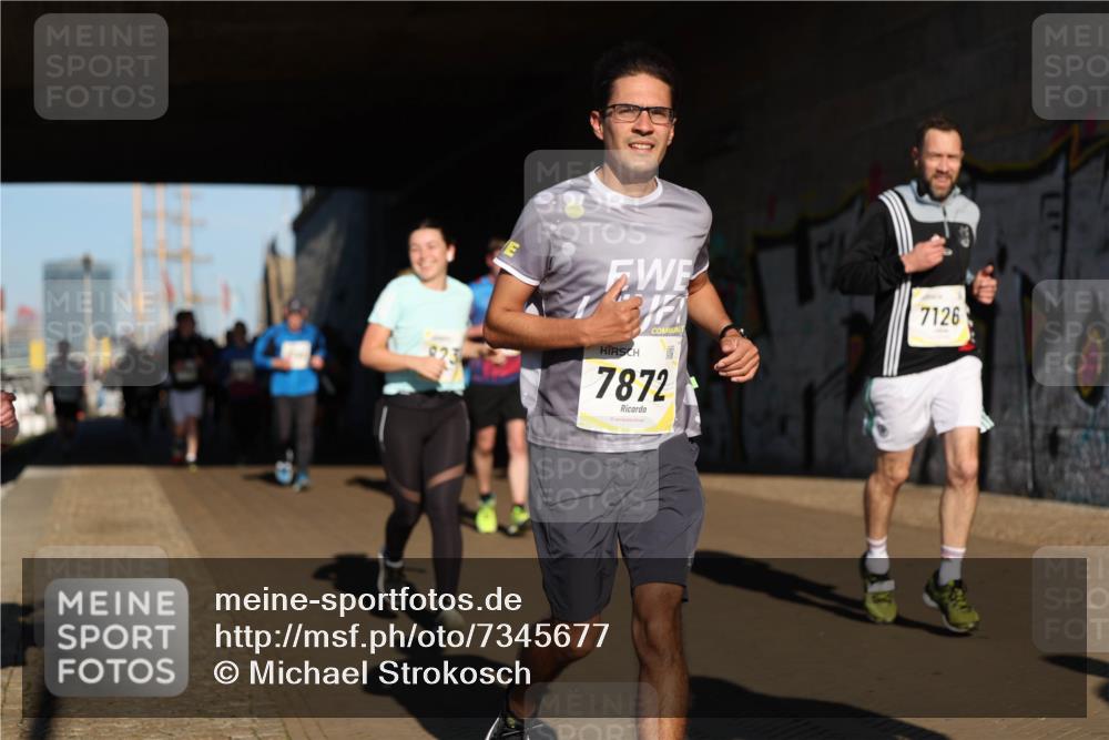 06.10.2024 - 19. swb-Marathon Bremen Michael Strokosch http://msf.ph/oto/7345677 06.10.2024 10:18:04 Laufen 7872, 7126 meine-sportfotos.de