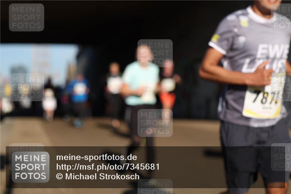 06.10.2024 - 19. swb-Marathon Bremen Michael Strokosch http://msf.ph/oto/7345681 06.10.2024 10:18:05 Laufen 7871 meine-sportfotos.de