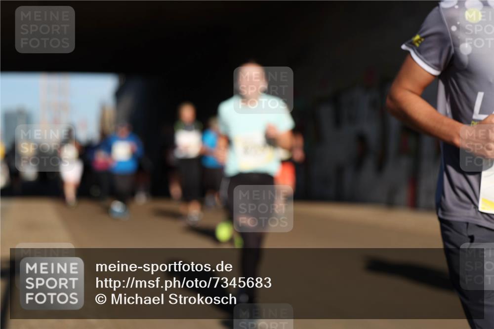 06.10.2024 - 19. swb-Marathon Bremen Michael Strokosch http://msf.ph/oto/7345683 06.10.2024 10:18:05 Laufen  meine-sportfotos.de