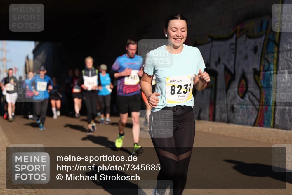06.10.2024 - 19. swb-Marathon Bremen Michael Strokosch http://msf.ph/oto/7345685 06.10.2024 10:18:06 Laufen 8231 meine-sportfotos.de