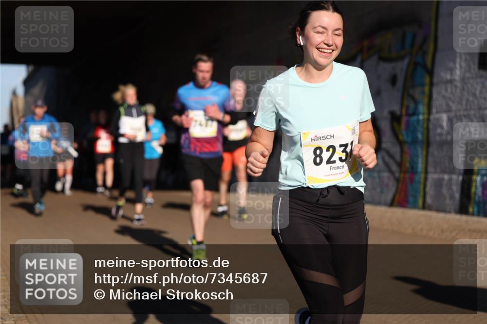 06.10.2024 - 19. swb-Marathon Bremen Michael Strokosch http://msf.ph/oto/7345687 06.10.2024 10:18:06 Laufen 823 meine-sportfotos.de