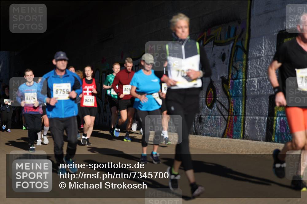 06.10.2024 - 19. swb-Marathon Bremen Michael Strokosch http://msf.ph/oto/7345700 06.10.2024 10:18:08 Laufen 8874, 3, 32, 8759, 9086, 804, 705, 78 meine-sportfotos.de