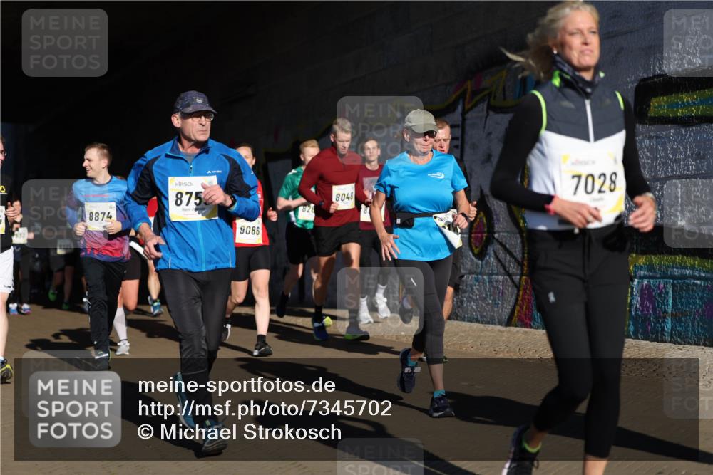 06.10.2024 - 19. swb-Marathon Bremen Michael Strokosch http://msf.ph/oto/7345702 06.10.2024 10:18:09 Laufen 8226, 8874, 875, 9086, 828, 8048, 7028 meine-sportfotos.de