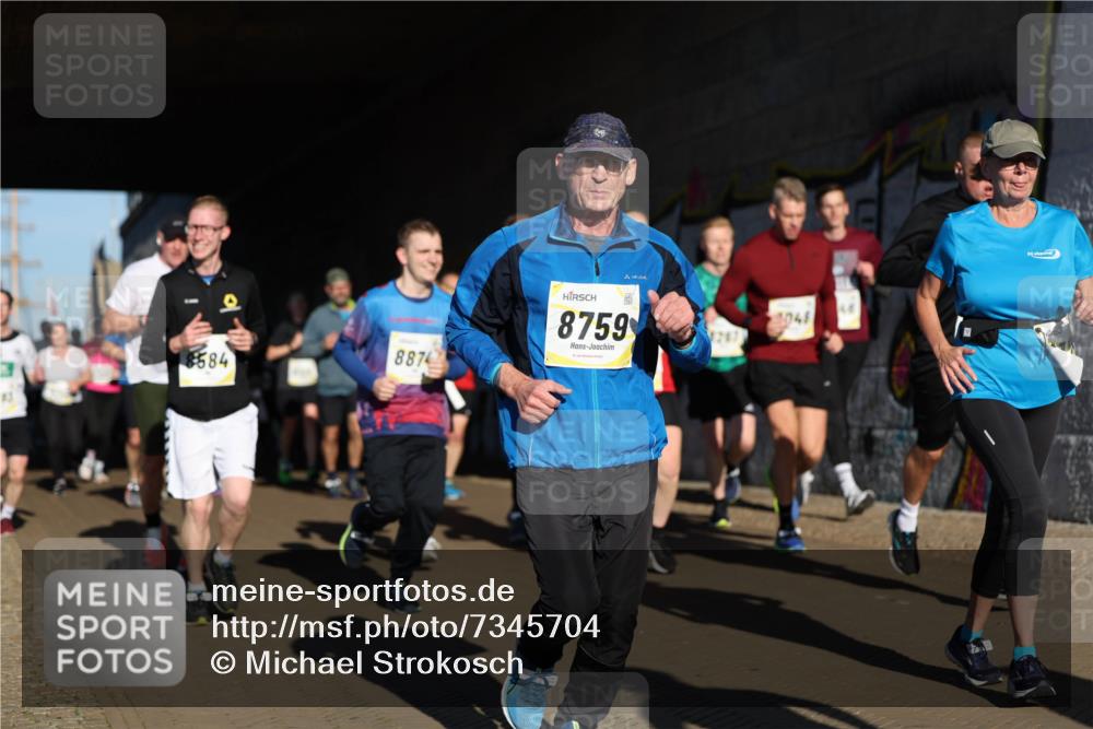 06.10.2024 - 19. swb-Marathon Bremen Michael Strokosch http://msf.ph/oto/7345704 06.10.2024 10:18:09 Laufen 8584, 8874, 8759, 1267, 048 meine-sportfotos.de
