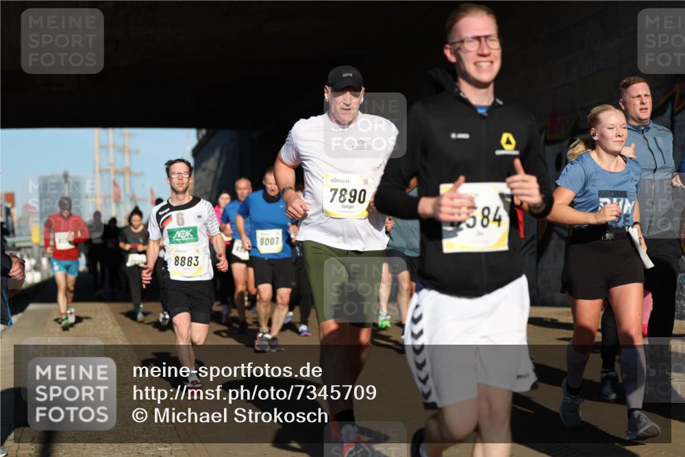 06.10.2024 - 19. swb-Marathon Bremen Michael Strokosch http://msf.ph/oto/7345709 06.10.2024 10:18:11 Laufen 8883, 9007, 7890, 384, 2024 meine-sportfotos.de
