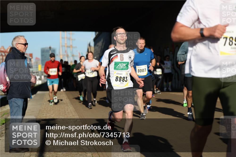 06.10.2024 - 19. swb-Marathon Bremen Michael Strokosch http://msf.ph/oto/7345713 06.10.2024 10:18:12 Laufen 9130, 1712, 8883, 9007, 789 meine-sportfotos.de