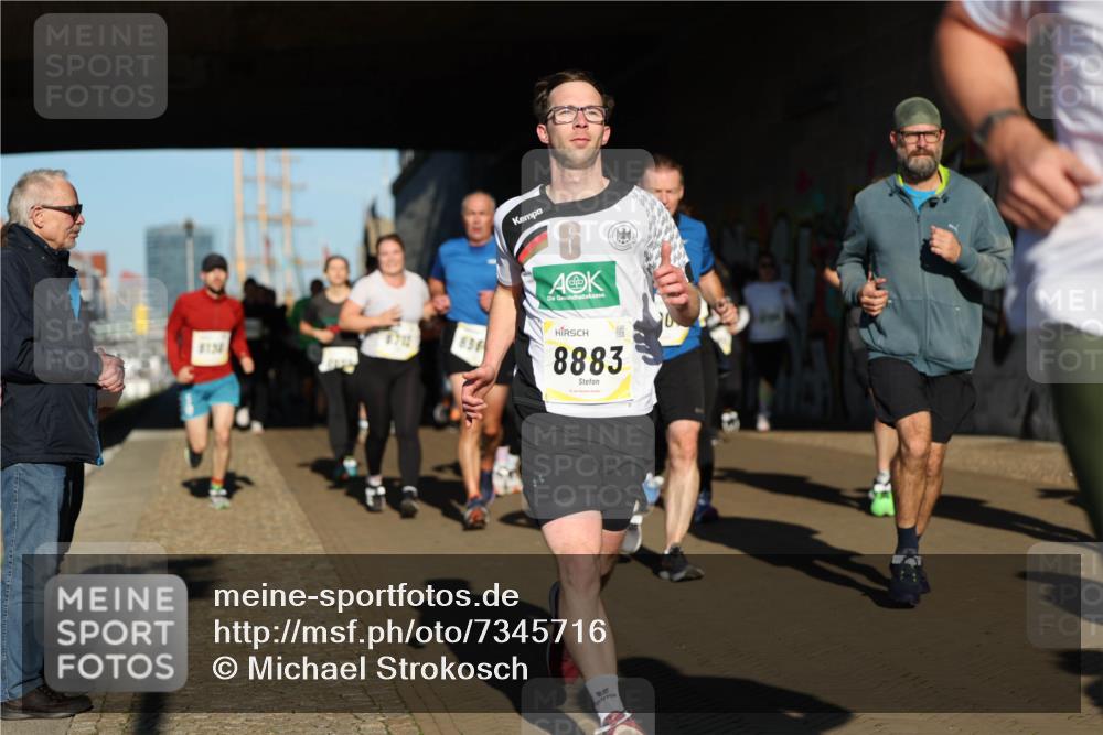 06.10.2024 - 19. swb-Marathon Bremen Michael Strokosch http://msf.ph/oto/7345716 06.10.2024 10:18:12 Laufen 8712, 8134, 836, 6, 8883 meine-sportfotos.de