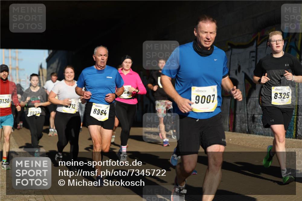 06.10.2024 - 19. swb-Marathon Bremen Michael Strokosch http://msf.ph/oto/7345722 06.10.2024 10:18:14 Laufen 9130, 12, 8822, 8964, 9001, 8325 meine-sportfotos.de