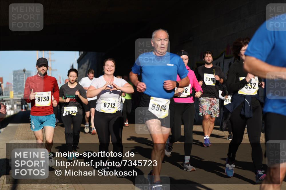 06.10.2024 - 19. swb-Marathon Bremen Michael Strokosch http://msf.ph/oto/7345723 06.10.2024 10:18:14 Laufen 9130, 8712, 8822, 8964, 8, 8315, 848, 532 meine-sportfotos.de