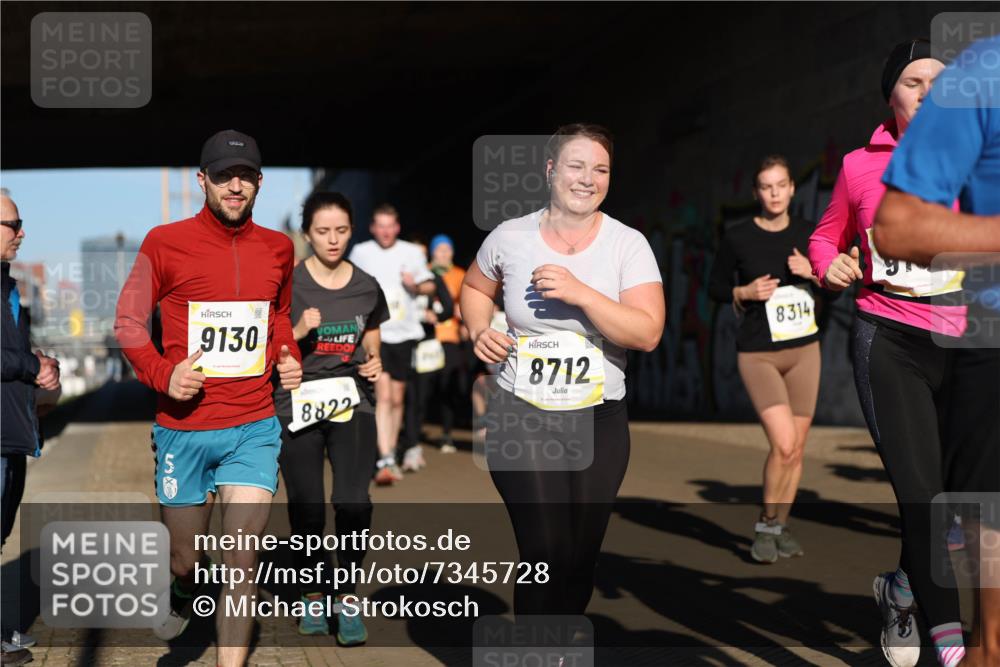 06.10.2024 - 19. swb-Marathon Bremen Michael Strokosch http://msf.ph/oto/7345728 06.10.2024 10:18:15 Laufen 9130, 8712, 8314, 8822 meine-sportfotos.de