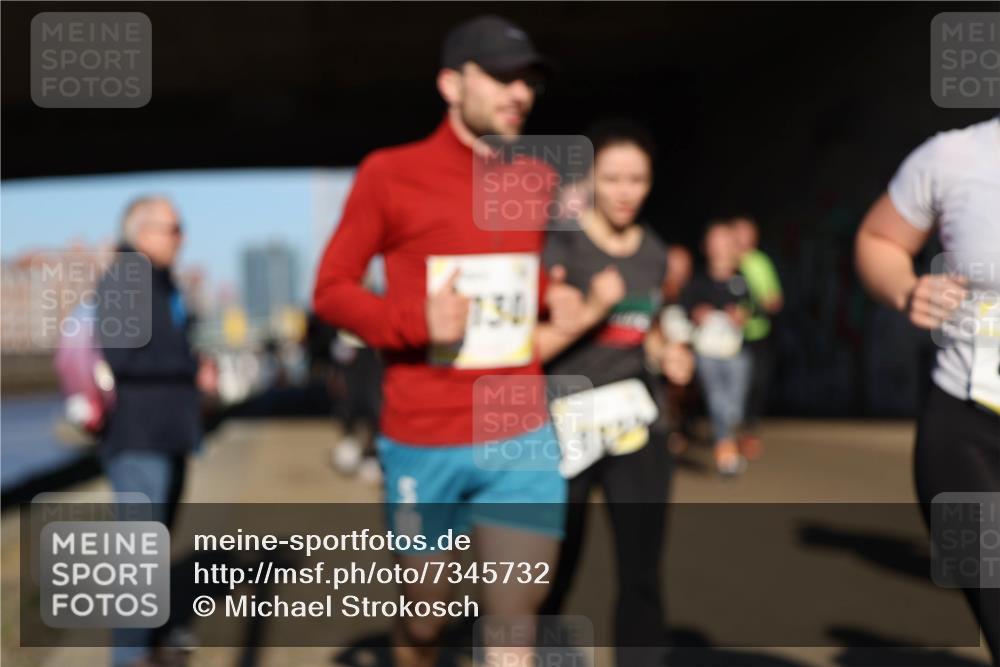 06.10.2024 - 19. swb-Marathon Bremen Michael Strokosch http://msf.ph/oto/7345732 06.10.2024 10:18:16 Laufen 130 meine-sportfotos.de