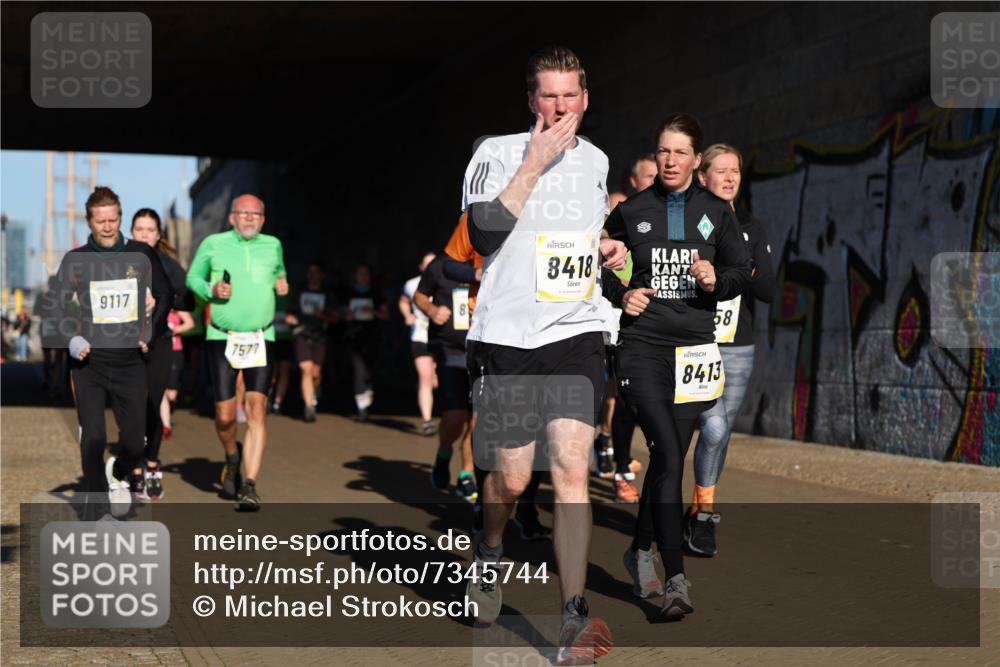 06.10.2024 - 19. swb-Marathon Bremen Michael Strokosch http://msf.ph/oto/7345744 06.10.2024 10:18:18 Laufen 9117, 7577, 88, 8418, 58, 8413 meine-sportfotos.de