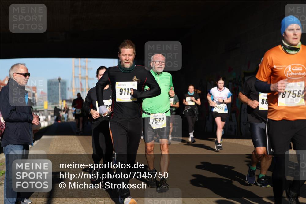 06.10.2024 - 19. swb-Marathon Bremen Michael Strokosch http://msf.ph/oto/7345750 06.10.2024 10:18:20 Laufen 70, 9117, 7577, 7493, 86, 8756 meine-sportfotos.de