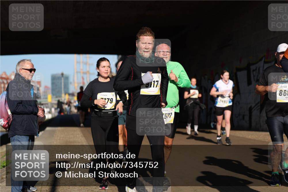 06.10.2024 - 19. swb-Marathon Bremen Michael Strokosch http://msf.ph/oto/7345752 06.10.2024 10:18:20 Laufen 79, 117, 577, 7493, 868 meine-sportfotos.de
