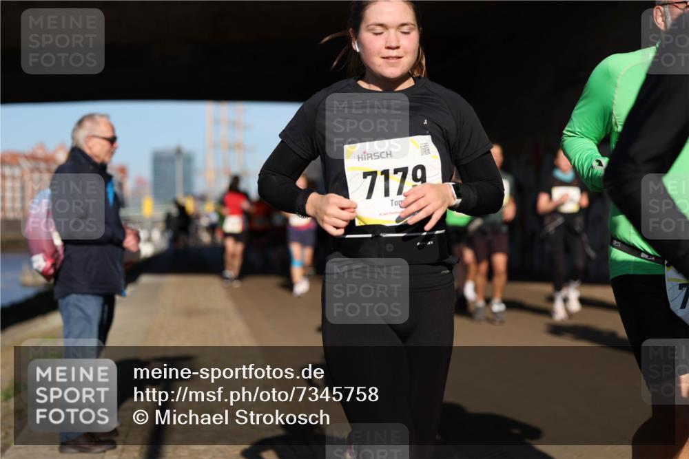 06.10.2024 - 19. swb-Marathon Bremen Michael Strokosch http://msf.ph/oto/7345758 06.10.2024 10:18:21 Laufen 7179 meine-sportfotos.de