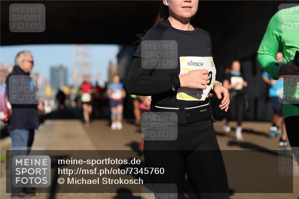 06.10.2024 - 19. swb-Marathon Bremen Michael Strokosch http://msf.ph/oto/7345760 06.10.2024 10:18:21 Laufen 11, 18 meine-sportfotos.de