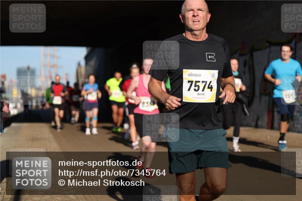 06.10.2024 - 19. swb-Marathon Bremen Michael Strokosch http://msf.ph/oto/7345764 06.10.2024 10:18:22 Laufen 8359, 7574, 204 meine-sportfotos.de