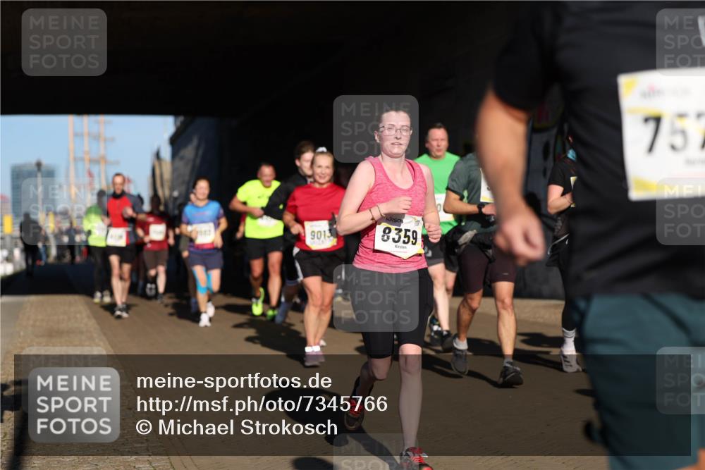 06.10.2024 - 19. swb-Marathon Bremen Michael Strokosch http://msf.ph/oto/7345766 06.10.2024 10:18:23 Laufen 9013, 8359, 757 meine-sportfotos.de