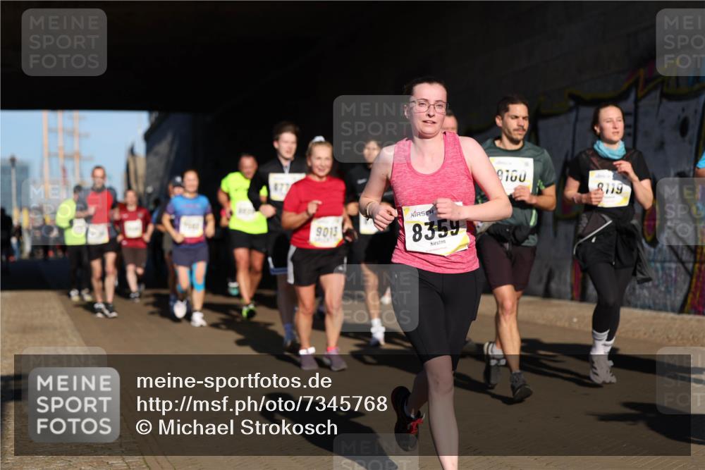 06.10.2024 - 19. swb-Marathon Bremen Michael Strokosch http://msf.ph/oto/7345768 06.10.2024 10:18:23 Laufen 9013, 8359, 9100, 8119 meine-sportfotos.de
